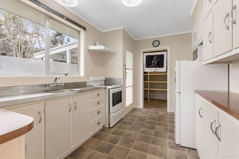 Photo of property in 16 Dellwood Avenue, Henderson, Auckland, 0612