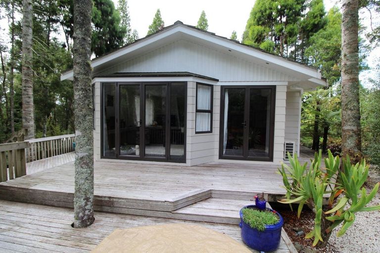 Photo of property in 5 Kaurimu Rise, Titirangi, Auckland, 0604