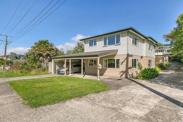 Photo of property in 2/19 Ranui Terrace, Tawa, Wellington, 5028
