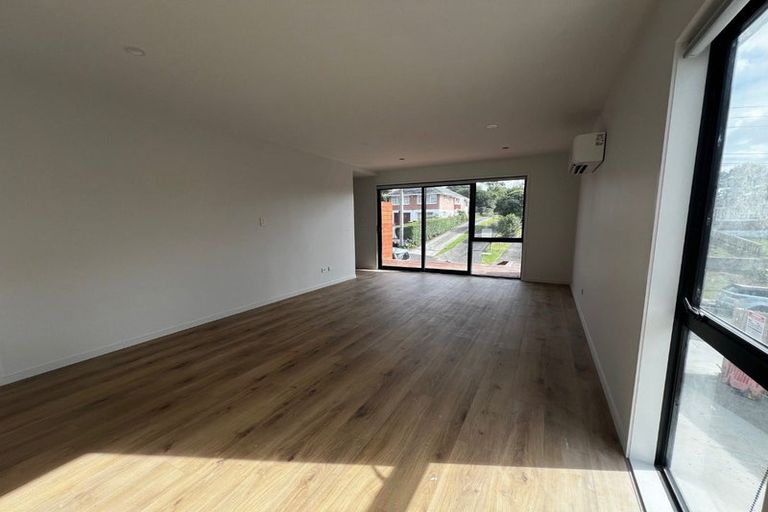 Photo of property in 2/21 Divich Avenue, Te Atatu South, Auckland, 0610