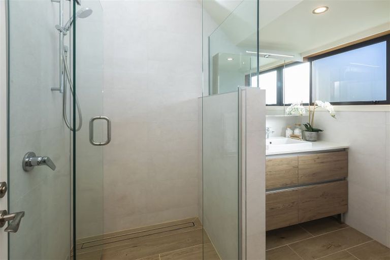 Photo of property in 114b Memorial Avenue, Burnside, Christchurch, 8053