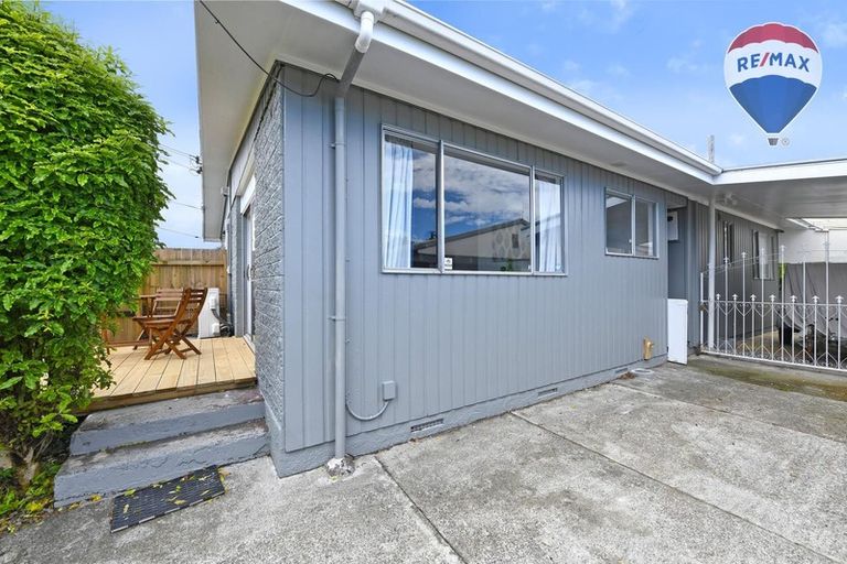 Photo of property in 2/71 Hikurangi Street, Trentham, Upper Hutt, 5018