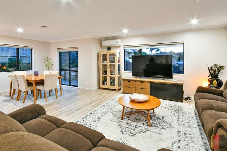 Photo of property in 51 Castlefinn Drive, Weymouth, Auckland, 2103