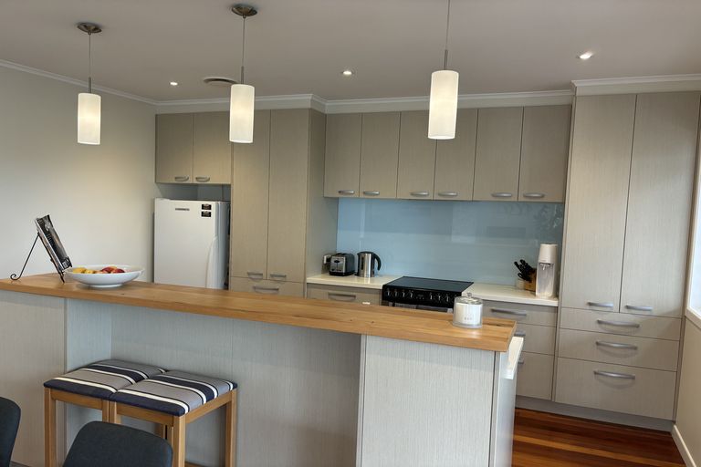 Photo of property in 22 Clinton Avenue, Te Atatu Peninsula, Auckland, 0610
