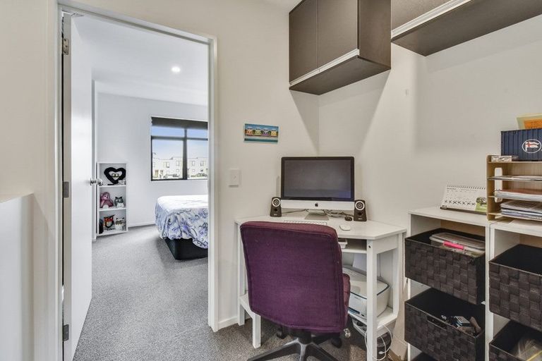 Photo of property in 21 Alliance Lane, Papakura, 2110