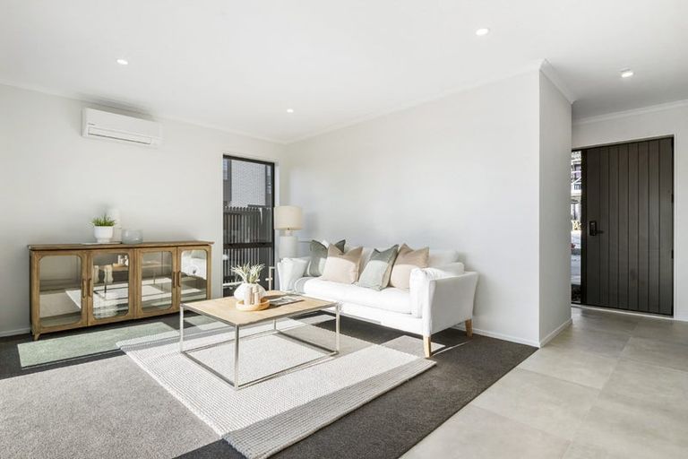Photo of property in 16 Rauawa Lane, Hobsonville, 0616