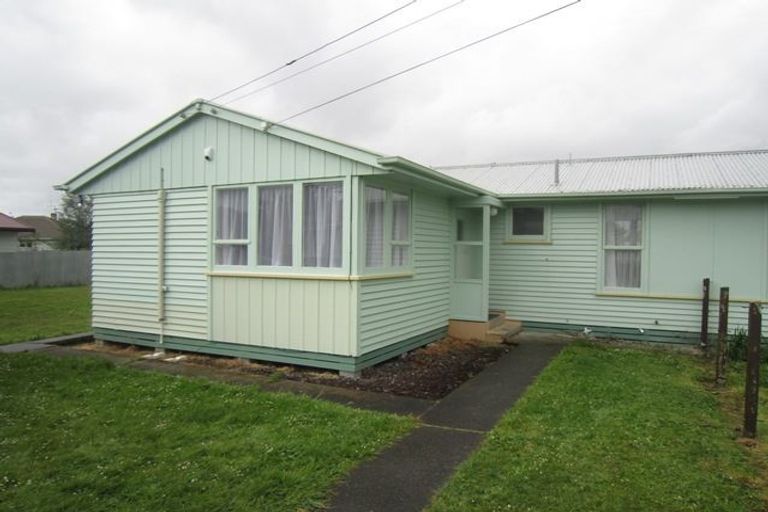 Photo of property in 11 Yeats Crescent, Fairfield, Hamilton, 3214