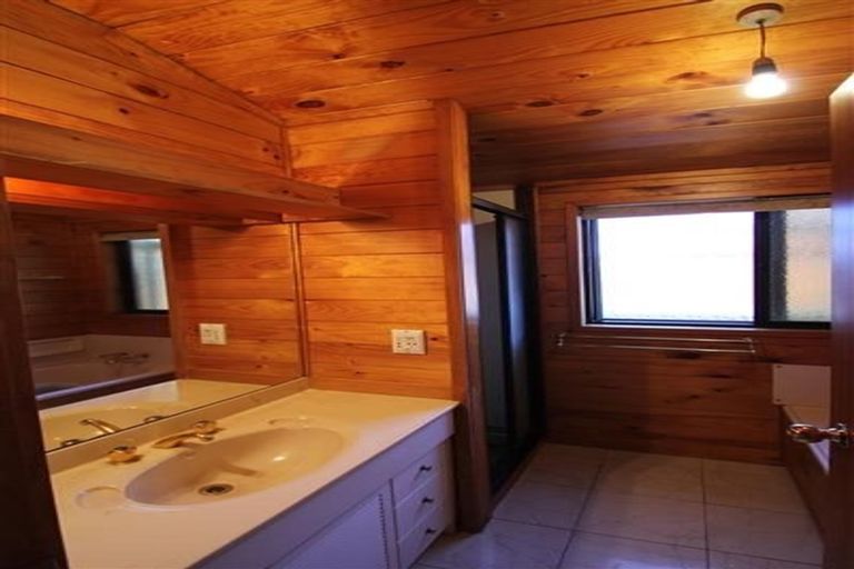 Photo of property in 1/170 Green Lane West, Greenlane, Auckland, 1051