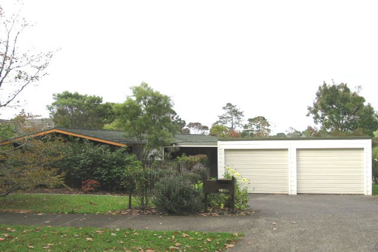 Photo of property in 5 Holyoake Place, Chatswood, Auckland, 0626
