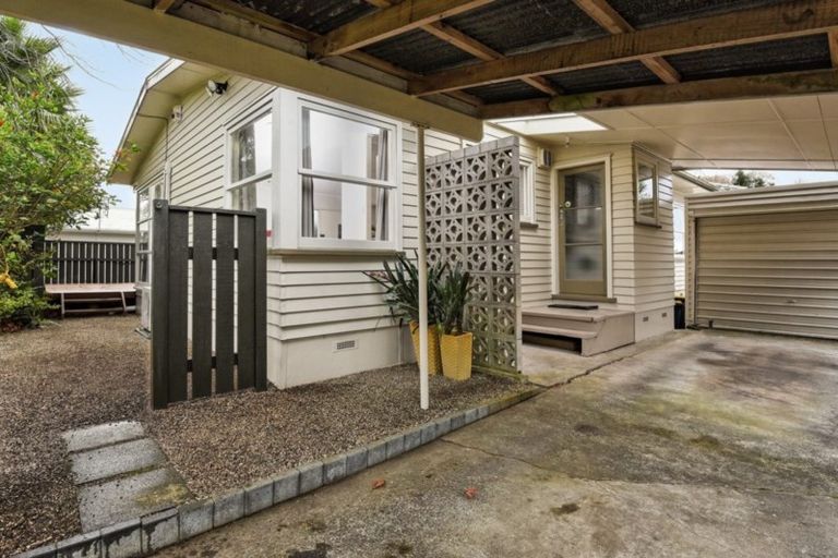 Photo of property in 1/66 Mcdowell Crescent, Hillcrest, Auckland, 0627