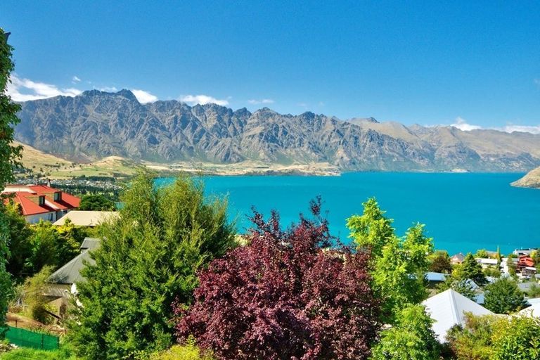 Photo of property in 10a Caples Place, Fernhill, Queenstown, 9300