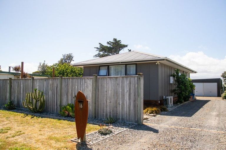 Photo of property in 16 Gawler Street, Te Horo Beach, Otaki, 5581