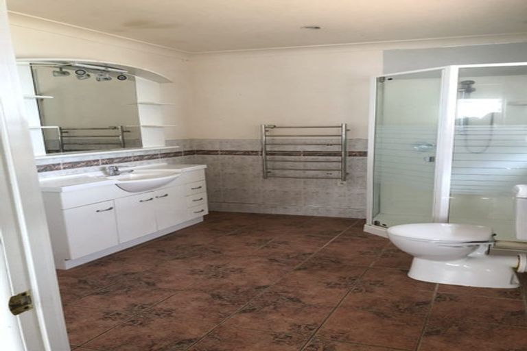 Photo of property in 27a St Annes Crescent, Wattle Downs, Auckland, 2103