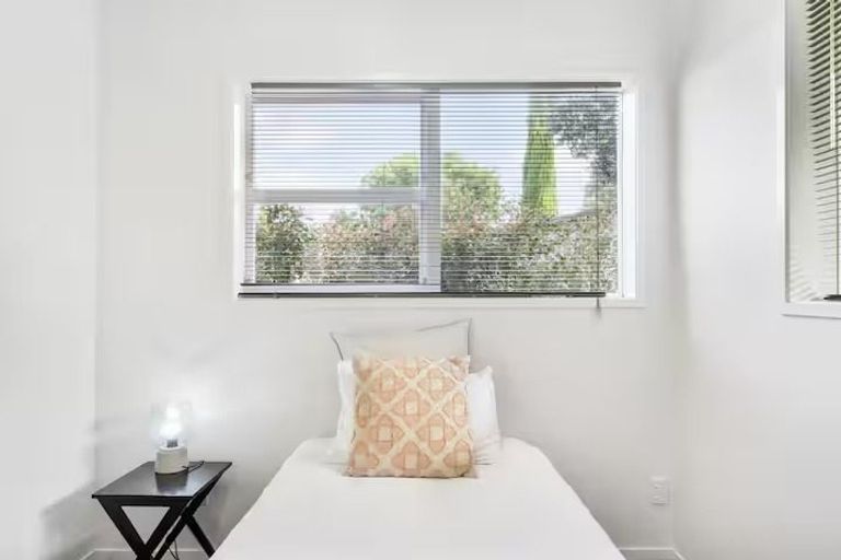 Photo of property in 3/4 Beach Road, Castor Bay, Auckland, 0620