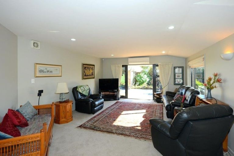 Photo of property in 5 Arundel Gate, Avonhead, Christchurch, 8042