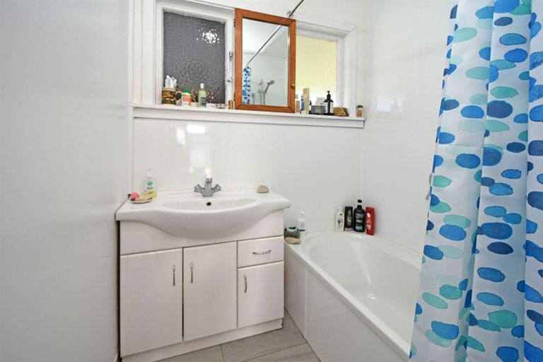 Photo of property in 52 Olliviers Road, Phillipstown, Christchurch, 8011