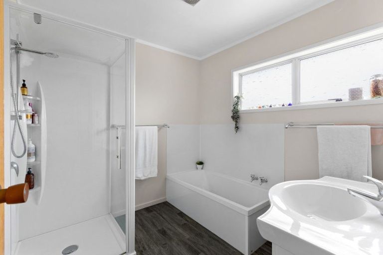 Photo of property in 1068 Whangaparaoa Road, Tindalls Beach, Whangaparaoa, 0930