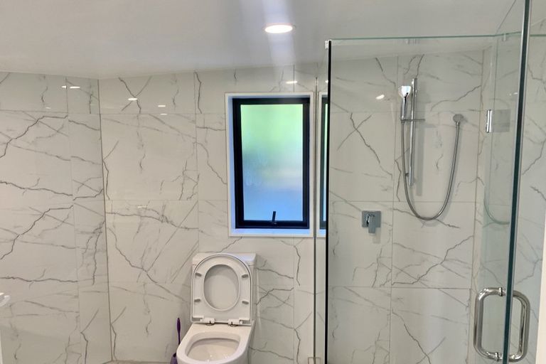 Photo of property in 33 Diana Drive, Glenfield, Auckland, 0627