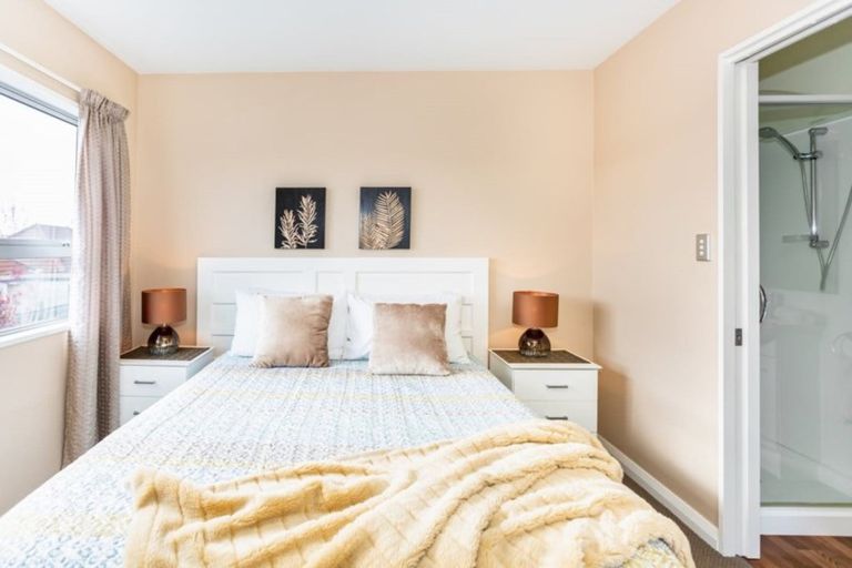 Photo of property in 8c Broadbent Street, Riccarton, Christchurch, 8041