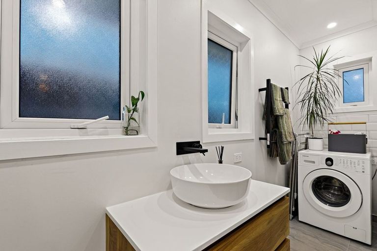 Photo of property in 67 Roberts Road, Te Atatu South, Auckland, 0610