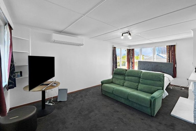 Photo of property in 14 Belfast Place, Roslyn, Palmerston North, 4414
