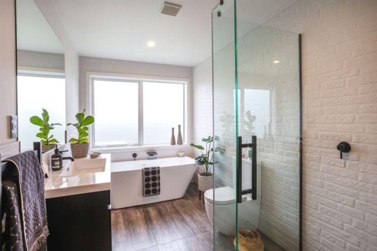 Photo of property in 195 Navigation Drive, Whitby, Porirua, 5024