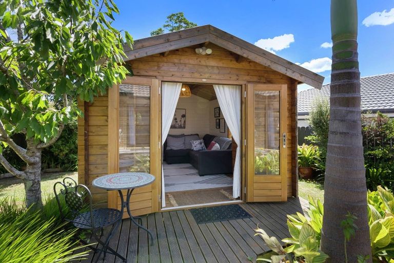 Photo of property in 4 Mullagh Place, East Tamaki Heights, Auckland, 2016