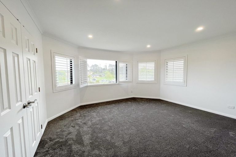 Photo of property in 3 Ballintra Close, Pinehill, Auckland, 0632