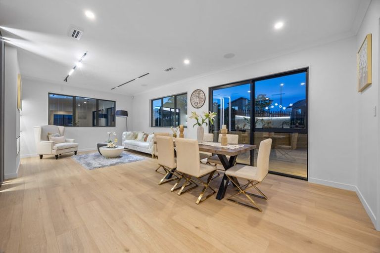 Photo of property in 2 Laurel Drive, Rosehill, 2113