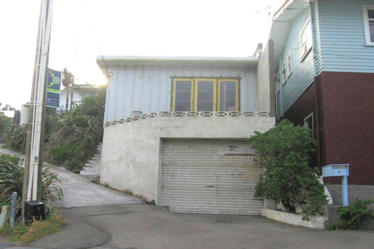 Photo of property in 4 Happy Valley Road, Owhiro Bay, Wellington, 6023