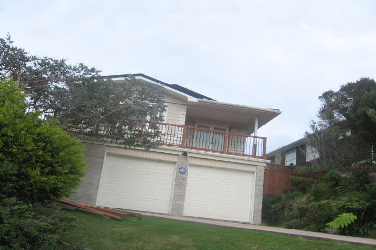 Photo of property in 16 Reese Jones Grove, Maungaraki, Lower Hutt, 5010