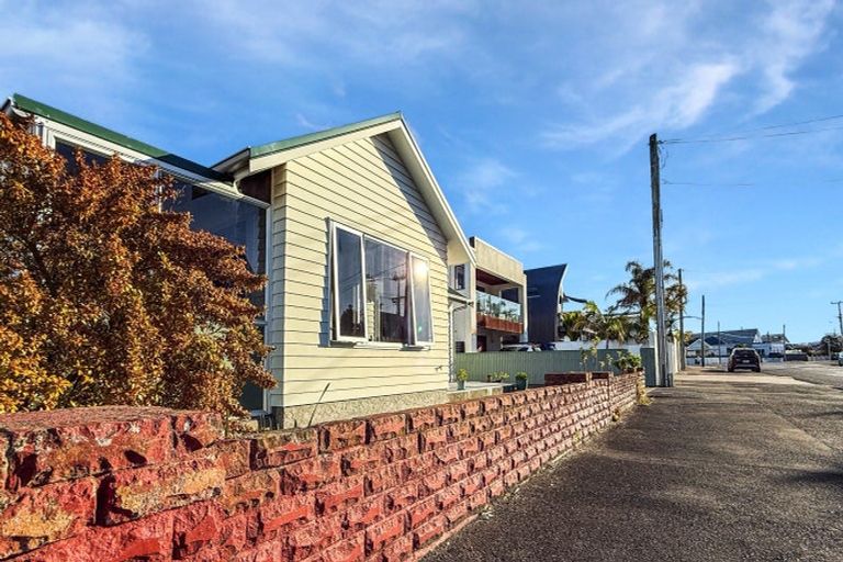 Photo of property in 52 Charles Street, Westshore, Napier, 4110
