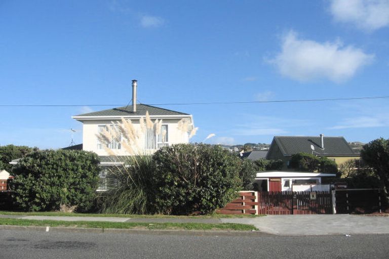 Photo of property in 4 John Street, Titahi Bay, Porirua, 5022