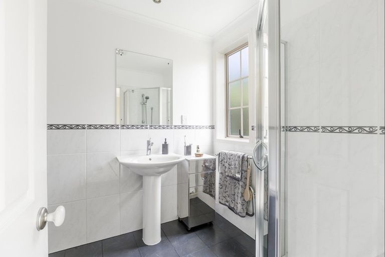 Photo of property in 12 Grovenor Drive, Orewa, 0931