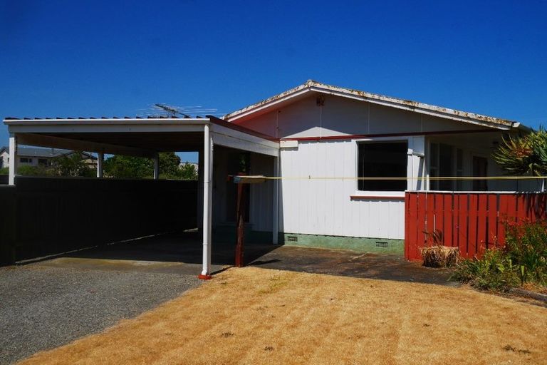 Photo of property in 6 Eruini Street, Waikanae Beach, Waikanae, 5036