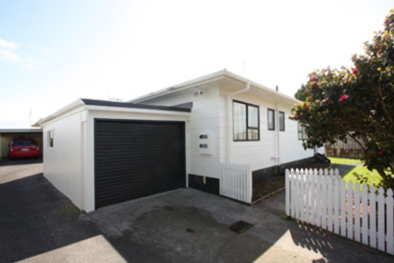 Photo of property in 1/6 Hatherley Place, Clendon Park, Auckland, 2103