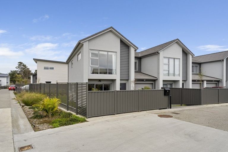 Photo of property in 10 Tieke Lane, Kenepuru, Porirua, 5022