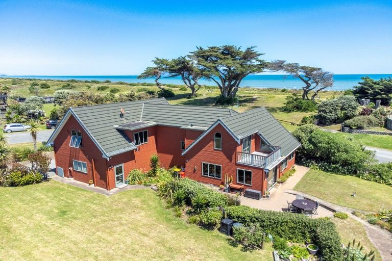 Photo of property in 2 Kitchener Street, Te Horo Beach, Otaki, 5581
