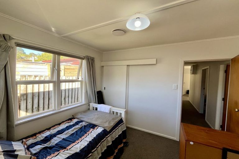 Photo of property in 28 Batchelor Street, Newlands, Wellington, 6037