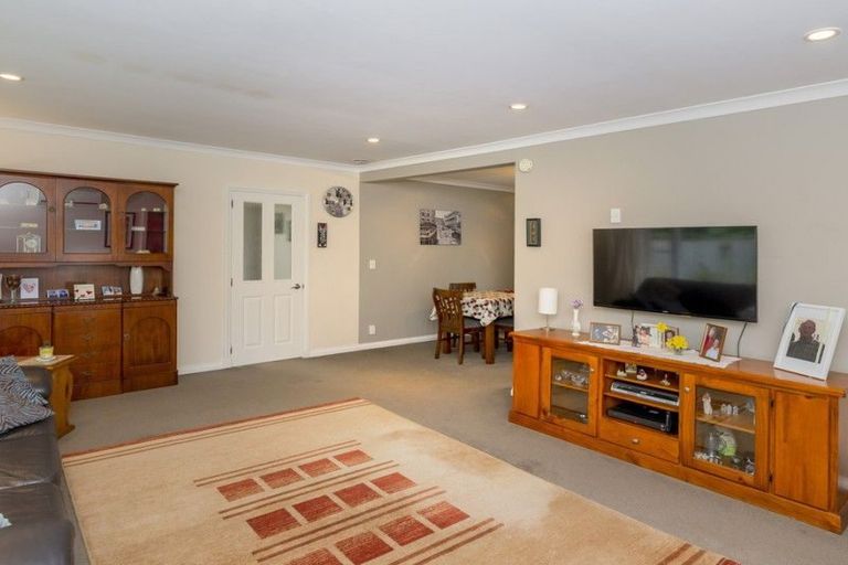 Photo of property in 318 Te Moana Road, Waikanae, 5036