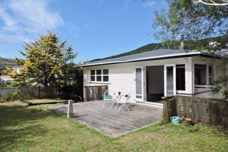 Photo of property in 89 Redwood Avenue, Tawa, Wellington, 5028