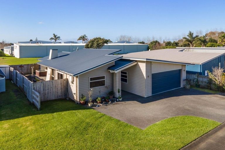 Photo of property in 14 Ocean Breeze Drive, Waihi Beach, 3611