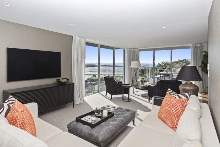 Photo of property in 15 Omeo Crescent, Redcliffs, Christchurch, 8081