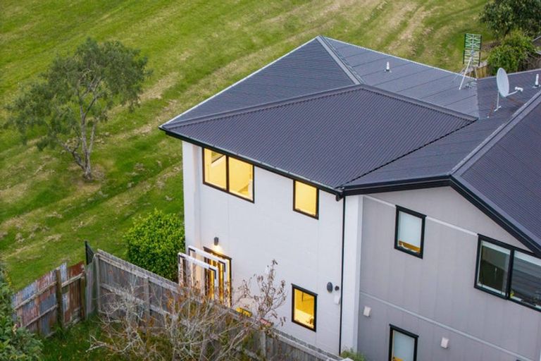 Photo of property in 52f Vodanovich Road, Te Atatu South, Auckland, 0610