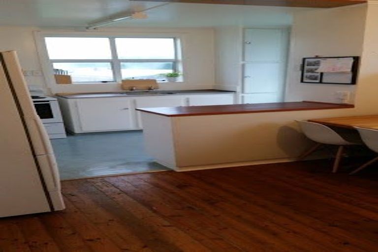 Photo of property in 21 Whanga Crescent, Titahi Bay, Porirua, 5022