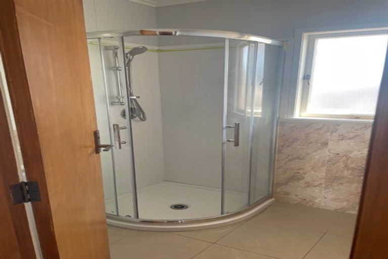 Photo of property in 38 Awaroa Road, Sunnyvale, Auckland, 0612