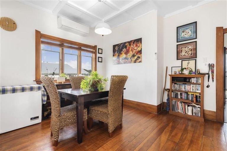 Photo of property in 2 Bowers Road, Glen Eden, Auckland, 0602