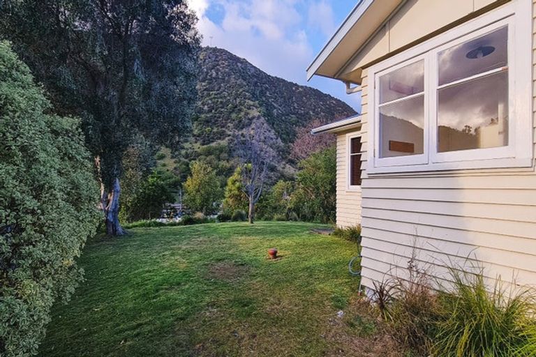 Photo of property in 46 Wellington Road, Paekakariki, 5034