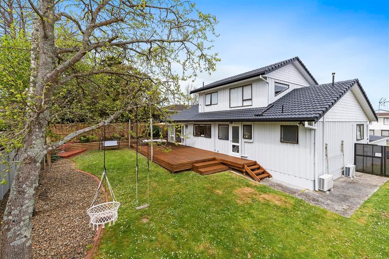Photo of property in 24 Deodar Place, Totara Heights, Auckland, 2105