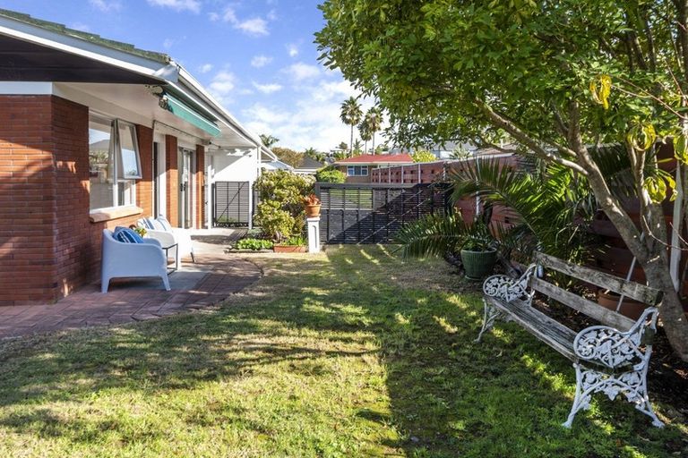 Photo of property in 2/3 Jern Place, Eastern Beach, Auckland, 2012